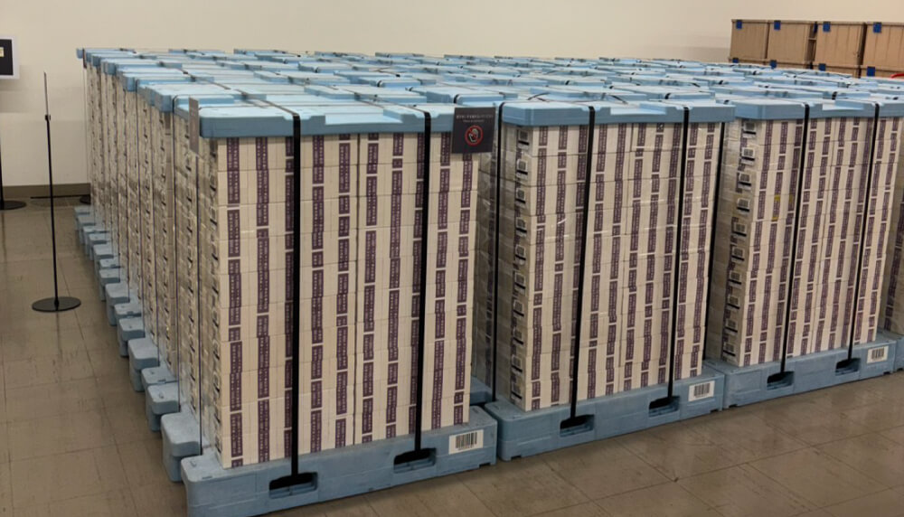 発行仕立ての紙幣の束